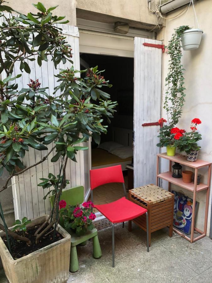 Guesthouse Familial Pour 1,2,3,4 Personnes De 42M2-Accessible Handic -Rez De Chaussee-Vues Sur Rue Et Patio Prive - Sejour,Chambre Separee,Cuisine,Salle De Bain,Lit Double Et Canape-Lit 2Pers-Entree De La Rue Berzelius-5 Minutes Du Metro Brochant-Lig パリ エクステリア 写真