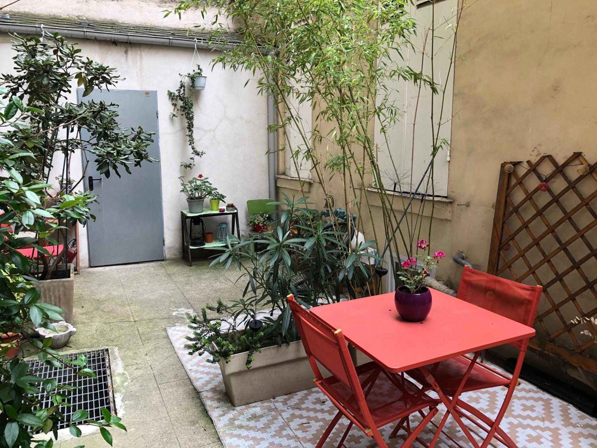 Guesthouse Familial Pour 1,2,3,4 Personnes De 42M2-Accessible Handic -Rez De Chaussee-Vues Sur Rue Et Patio Prive - Sejour,Chambre Separee,Cuisine,Salle De Bain,Lit Double Et Canape-Lit 2Pers-Entree De La Rue Berzelius-5 Minutes Du Metro Brochant-Lig パリ エクステリア 写真