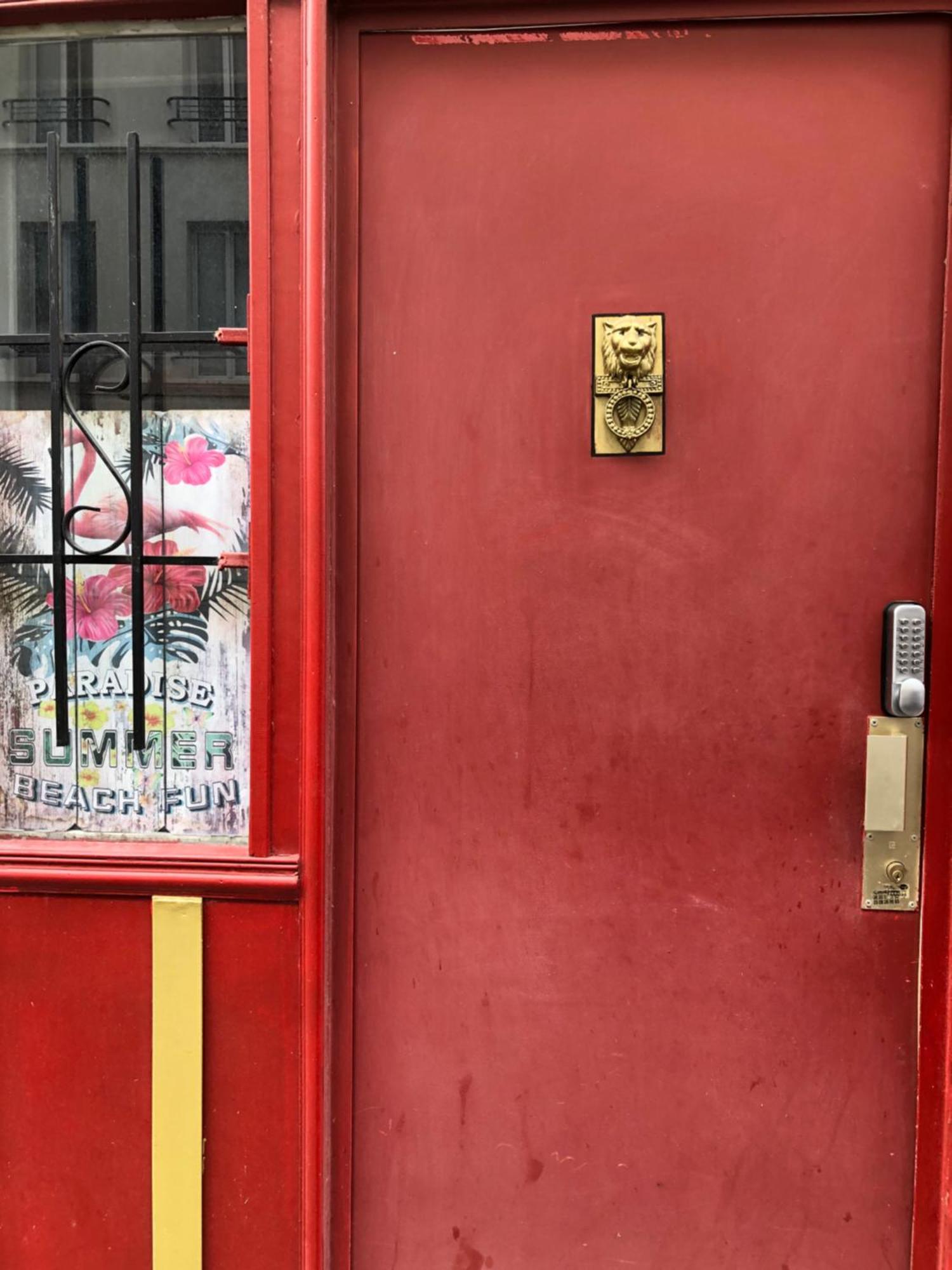 Guesthouse Familial Pour 1,2,3,4 Personnes De 42M2-Accessible Handic -Rez De Chaussee-Vues Sur Rue Et Patio Prive - Sejour,Chambre Separee,Cuisine,Salle De Bain,Lit Double Et Canape-Lit 2Pers-Entree De La Rue Berzelius-5 Minutes Du Metro Brochant-Lig パリ エクステリア 写真