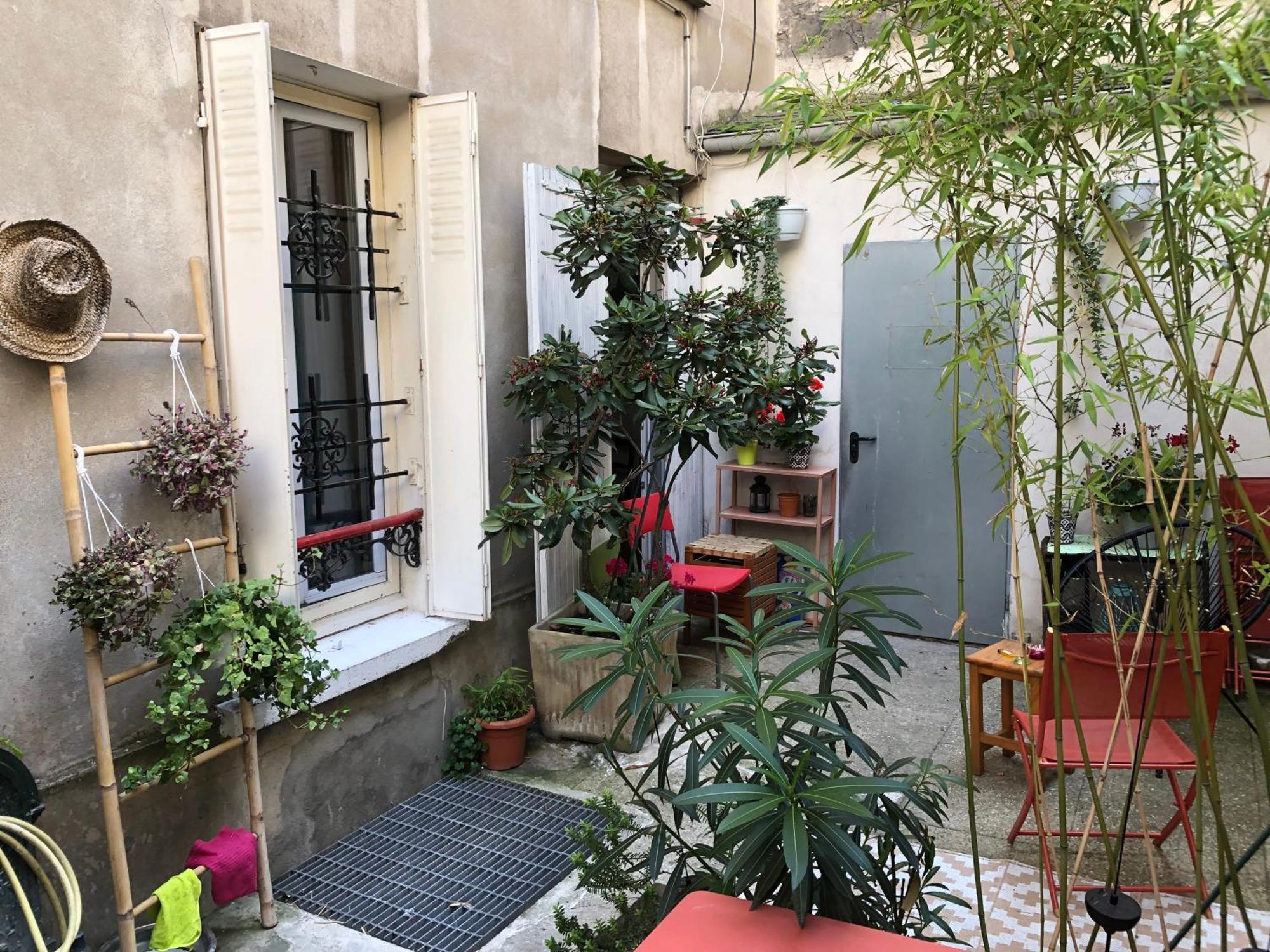 Guesthouse Familial Pour 1,2,3,4 Personnes De 42M2-Accessible Handic -Rez De Chaussee-Vues Sur Rue Et Patio Prive - Sejour,Chambre Separee,Cuisine,Salle De Bain,Lit Double Et Canape-Lit 2Pers-Entree De La Rue Berzelius-5 Minutes Du Metro Brochant-Lig パリ エクステリア 写真