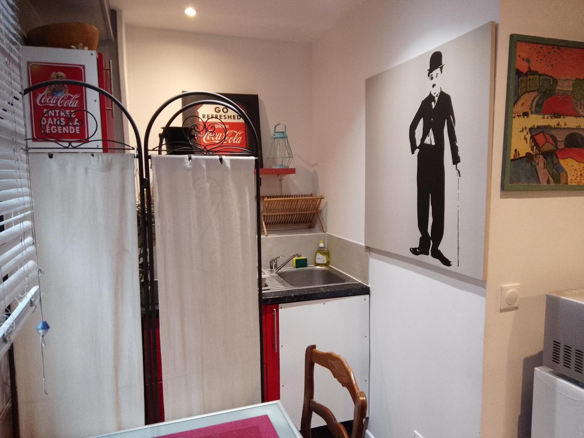 Guesthouse Familial Pour 1,2,3,4 Personnes De 42M2-Accessible Handic -Rez De Chaussee-Vues Sur Rue Et Patio Prive - Sejour,Chambre Separee,Cuisine,Salle De Bain,Lit Double Et Canape-Lit 2Pers-Entree De La Rue Berzelius-5 Minutes Du Metro Brochant-Lig パリ エクステリア 写真