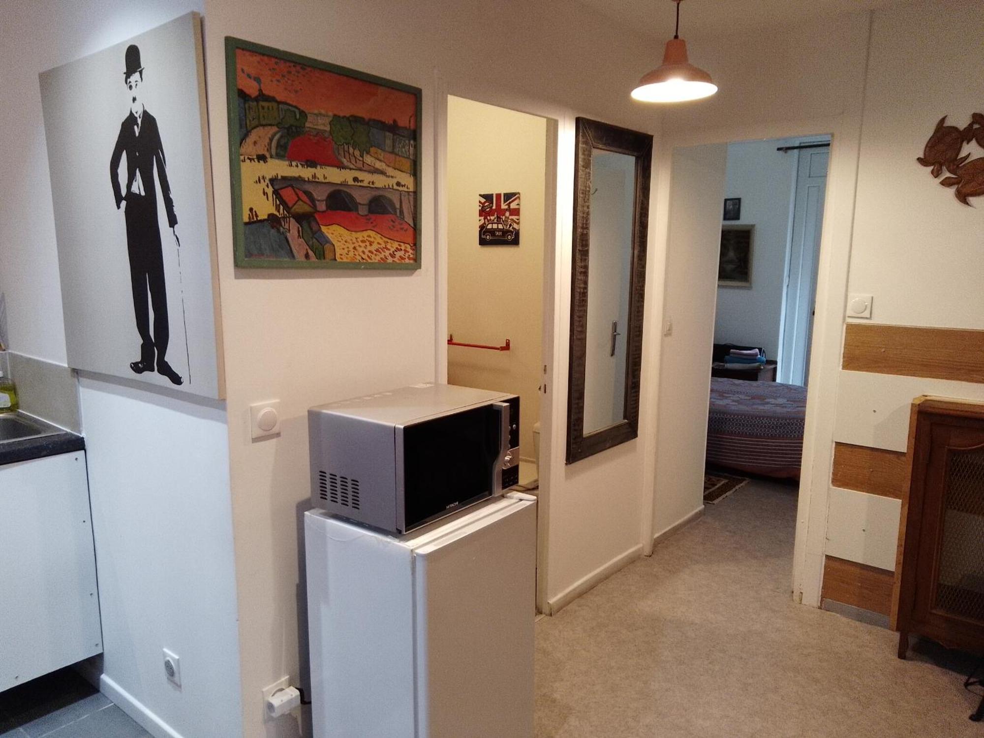 Guesthouse Familial Pour 1,2,3,4 Personnes De 42M2-Accessible Handic -Rez De Chaussee-Vues Sur Rue Et Patio Prive - Sejour,Chambre Separee,Cuisine,Salle De Bain,Lit Double Et Canape-Lit 2Pers-Entree De La Rue Berzelius-5 Minutes Du Metro Brochant-Lig パリ エクステリア 写真